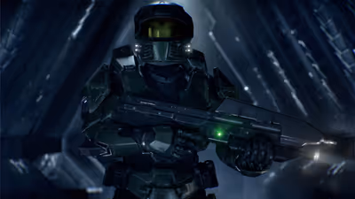 Master Chief in green Mjolnir armor holding an assault rifle inside a metallic, futuristic hallway.